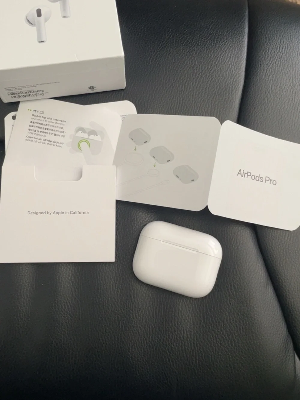 Apple AirPods Pro 3 earbuds Bluetooth connection.